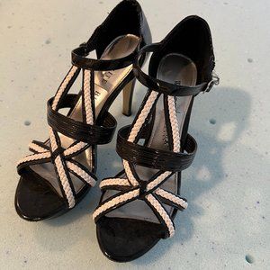 White House Black Market Pumps, size 6.5